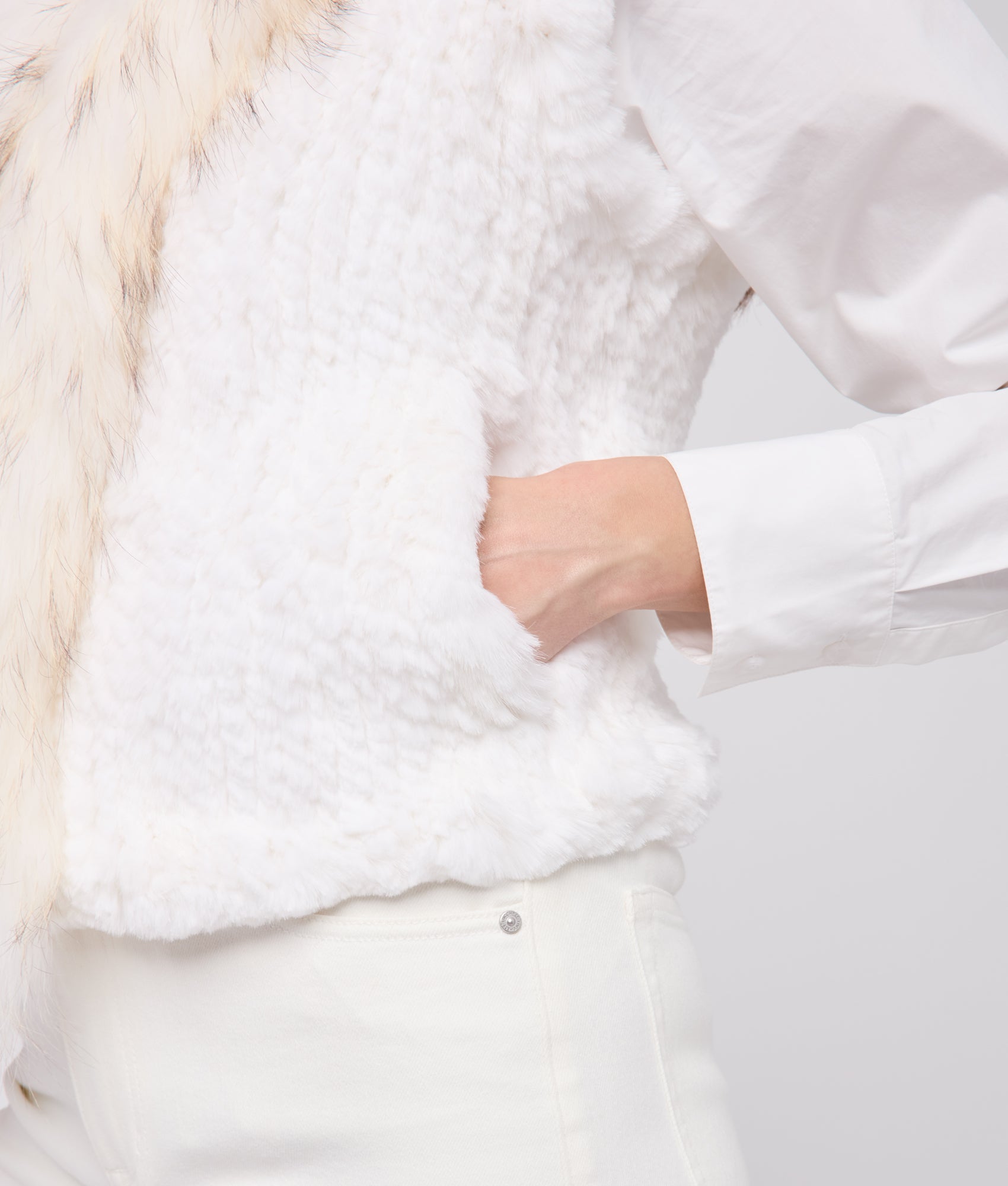 Elysian Fur Vest :: White - Image 5